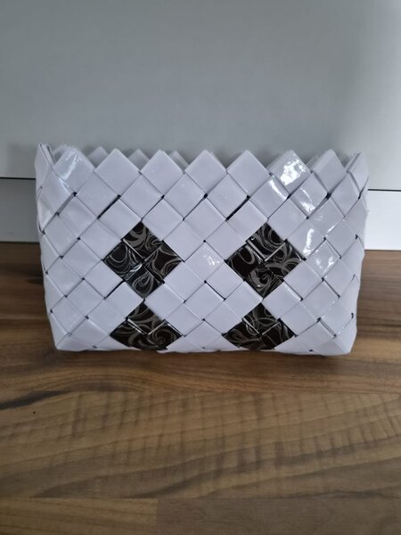 Portofele si genti handmade.